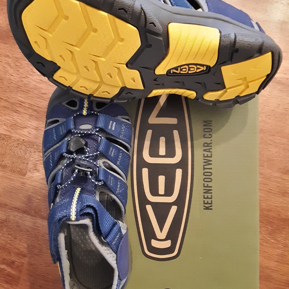 NIB size Big kid 4 youth KEEN "Newport H2" in blue